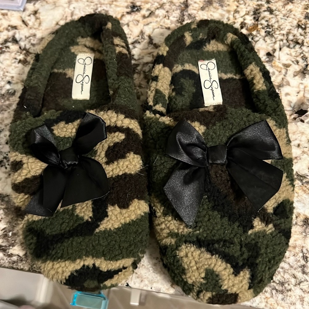 WINTER SALE: Jessica Simpson slippers